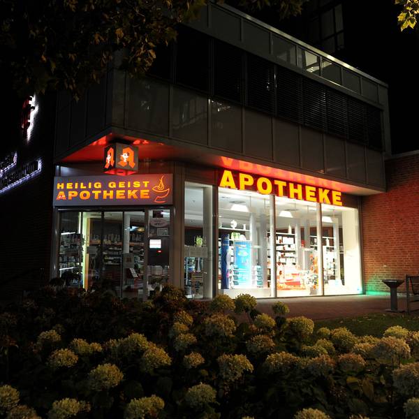 Zu sehen ist die Heilig-Geist-Apotheke in Longerich direkt am Heilig-Geist-Krankenhaus.
