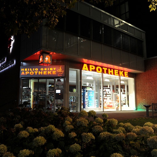 Zu sehen ist die Heilig-Geist-Apotheke in Longerich direkt am Heilig-Geist-Krankenhaus.