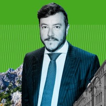 René Benko ist ein österreichischer Unternehmer und Investor im Immobilien-, Medien- und Handelsbereich. Die von ihm gegründete Signa Holding ist Österreichs größtes privates Immobilienunternehmen.