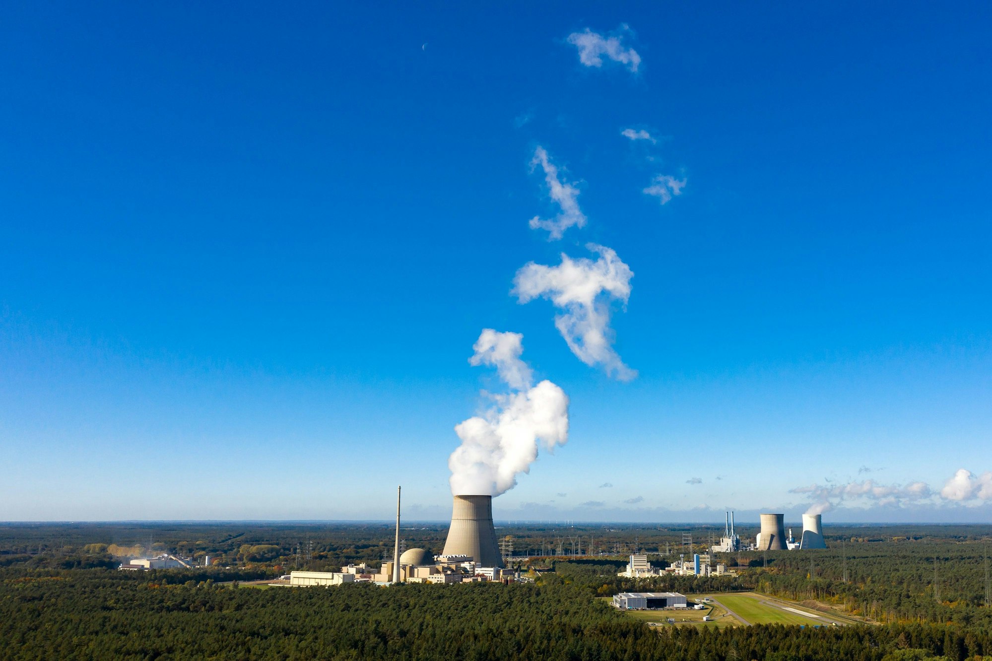Das Kernkraftwerk Emsland (Luftaufnahme mit einer Drohne).