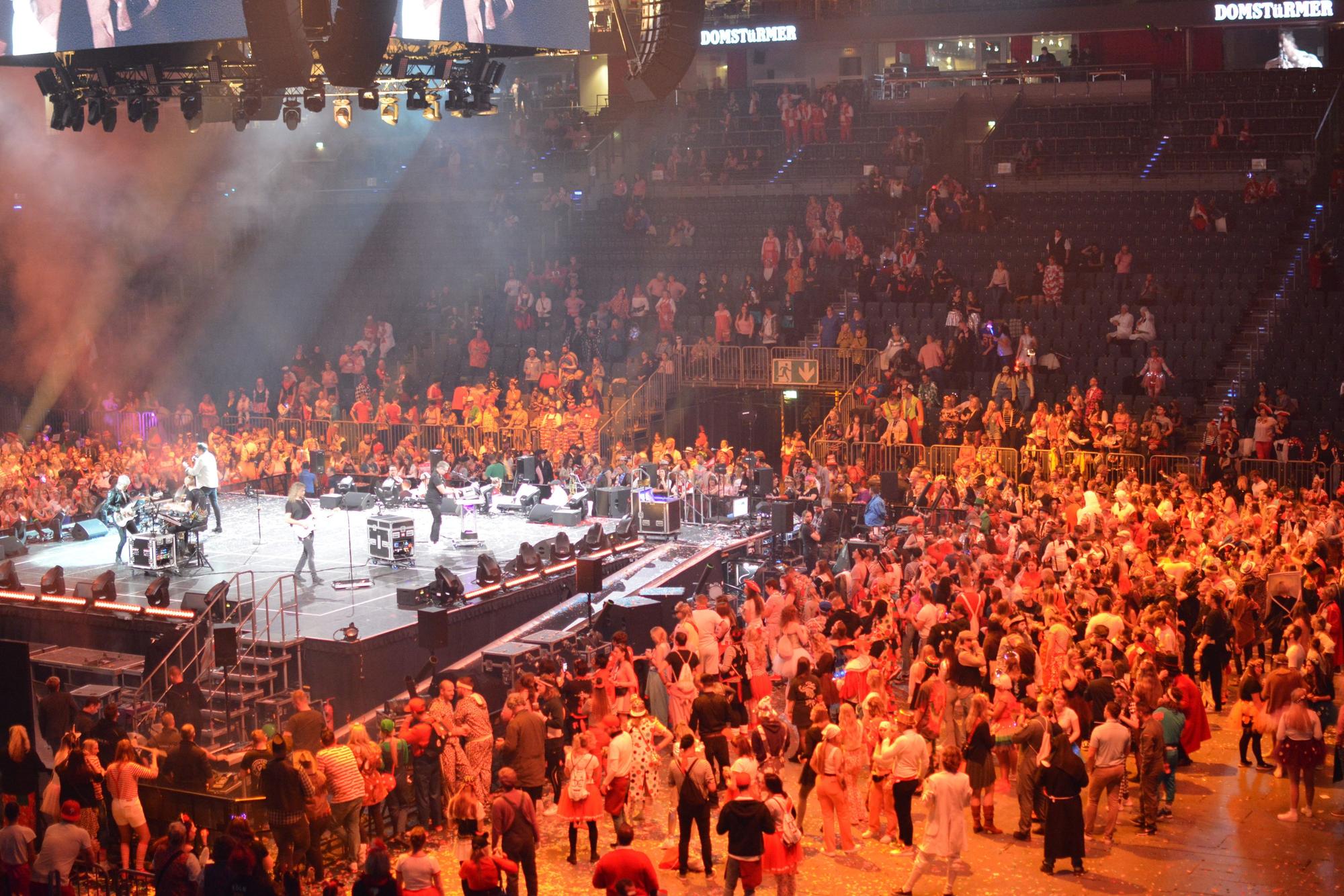 Blick in die Lanxess-Arena: Bei der „Jecken 11“ war noch viel Platz.