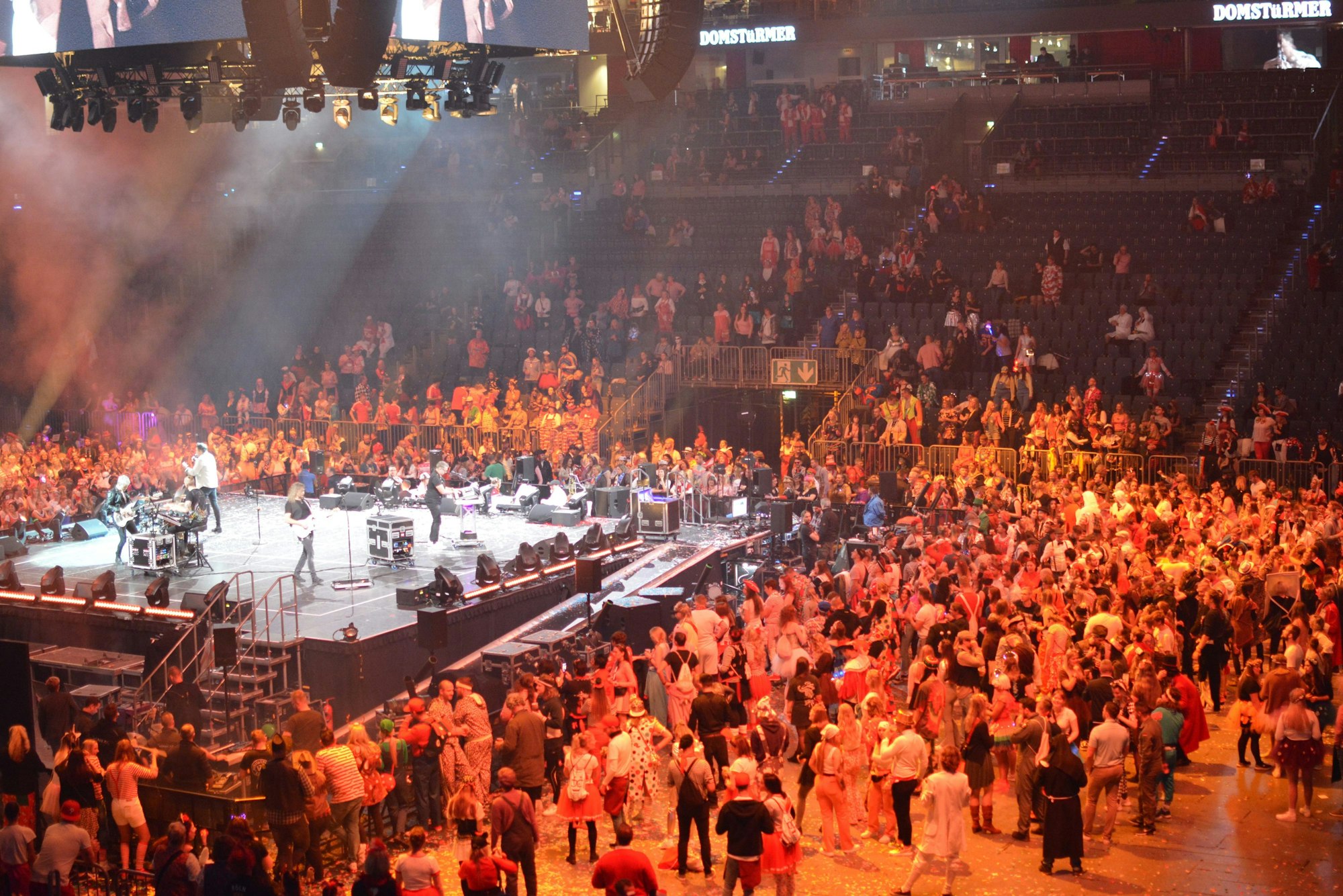 Blick in die Lanxess-Arena: Bei der „Jecken 11“ war noch viel Platz.