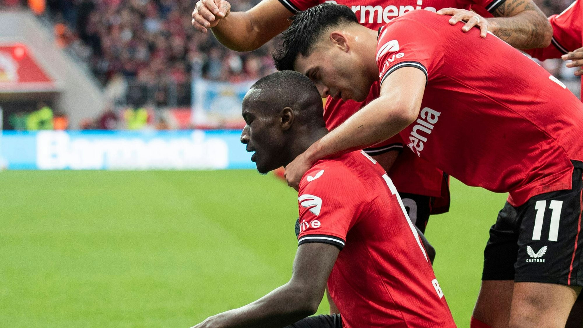 Bayer-Profis jubeln im Spiel gegen den VfB Stuttgart