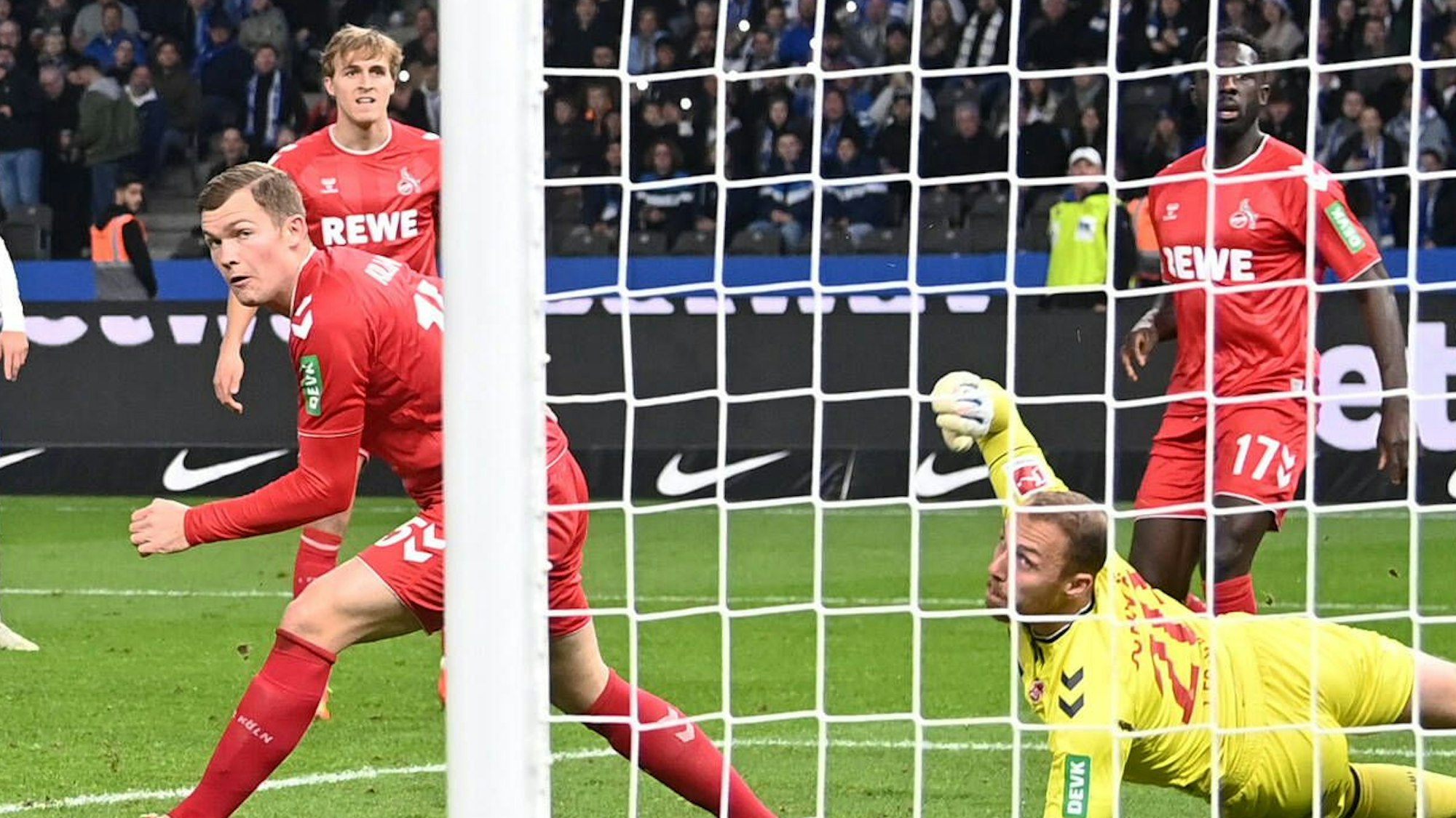 FC-Profis im Olympiastadion beim Spiel gegen Hertha BSC