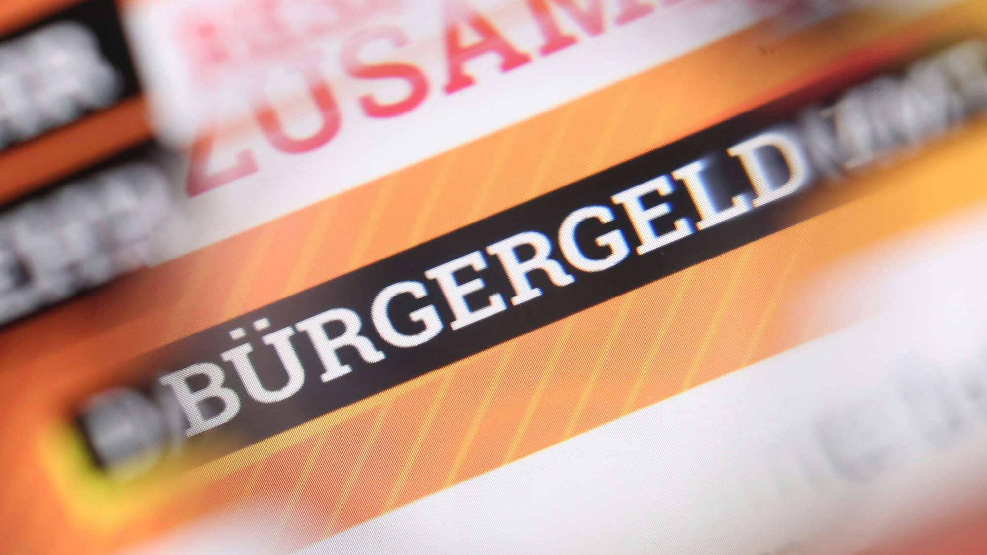 Eine Fotomontage mit einem groß geschriebenen „Bürgergeld“ im Mittelpunkt. (Symbolbild)