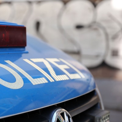 Das Bild zeigt einen Einsatzwagen der Polizei Köln. (Symbolbild)