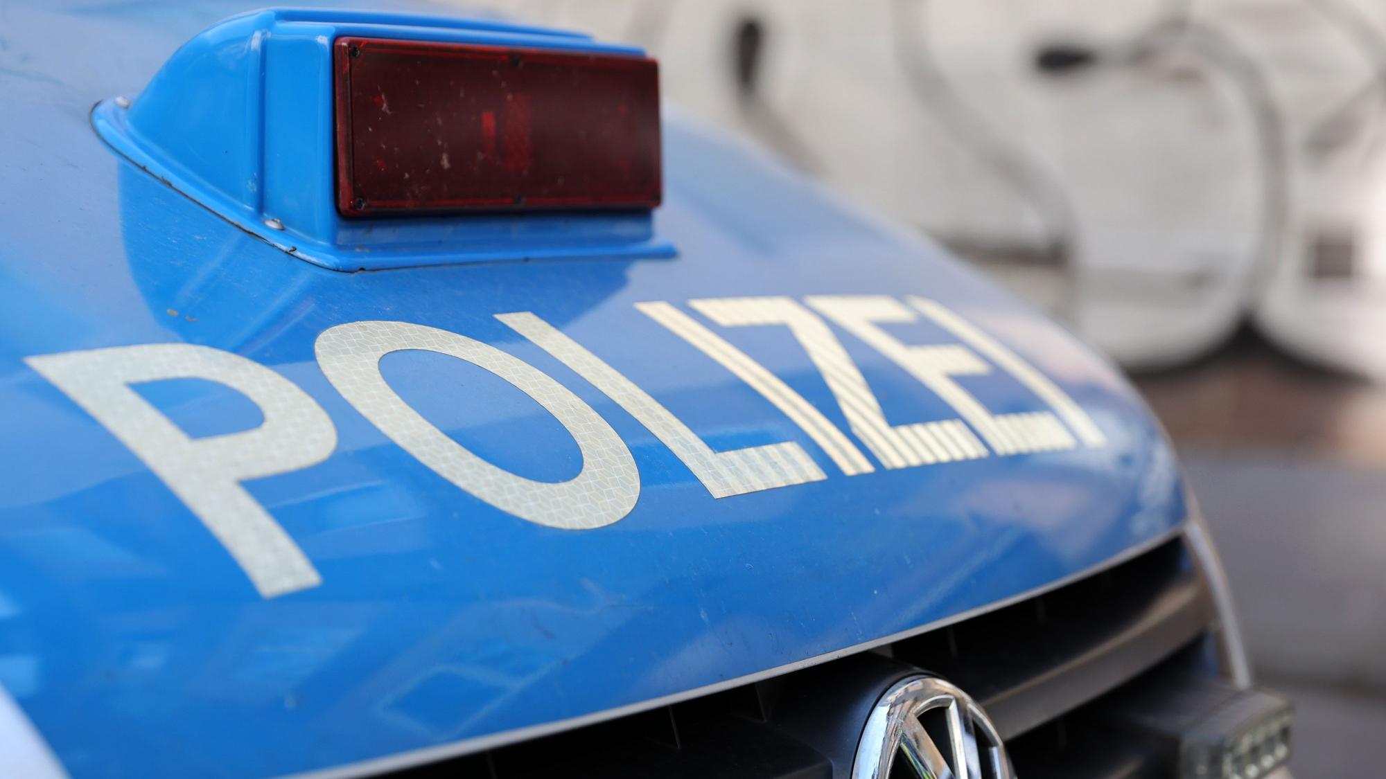 Motorhaube eines Polizeiautos
