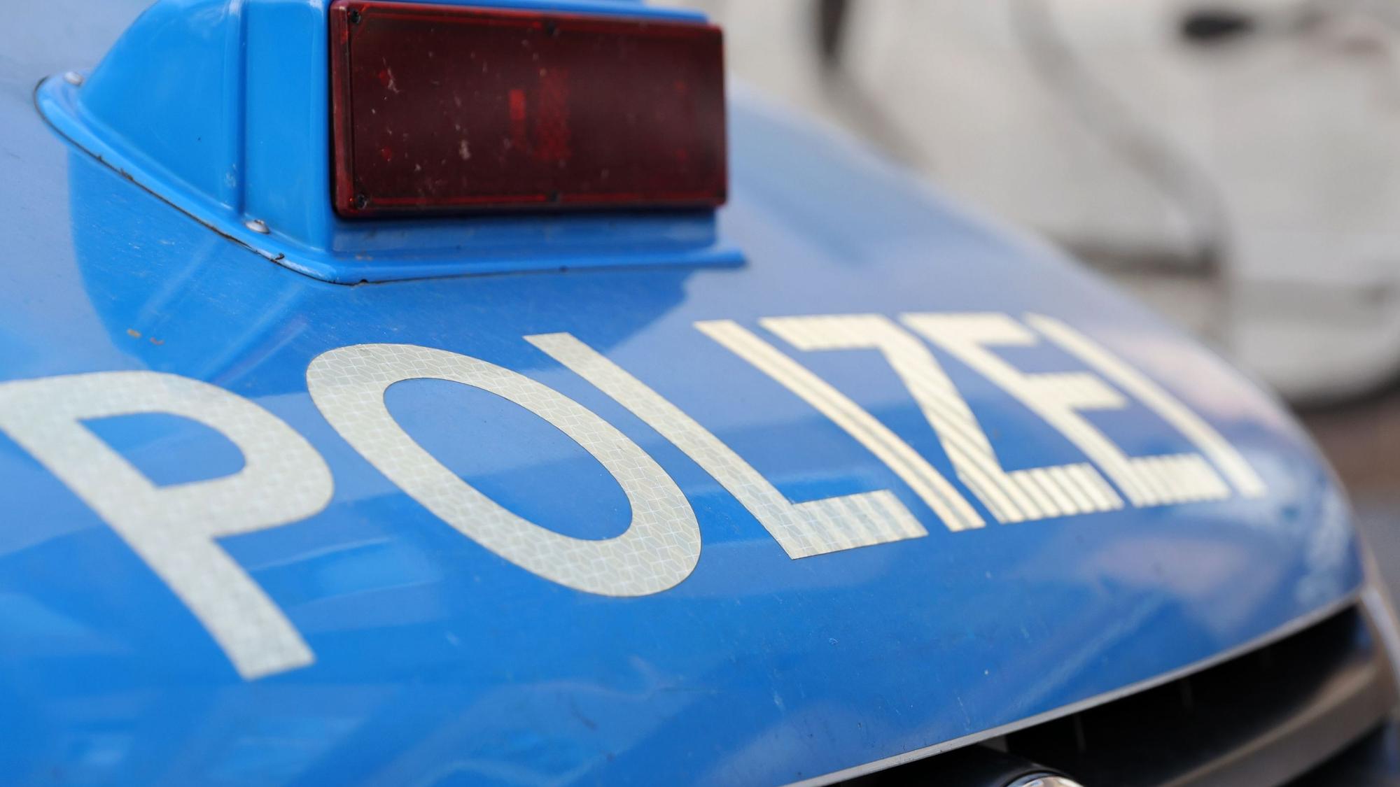 27.07.2022
Köln:
Razzia im Brennpunkt Kalk
Polizei, Stadt Köln und Zoll vor Ort
Kalker Haupstraße
Foto:Martina Goyert