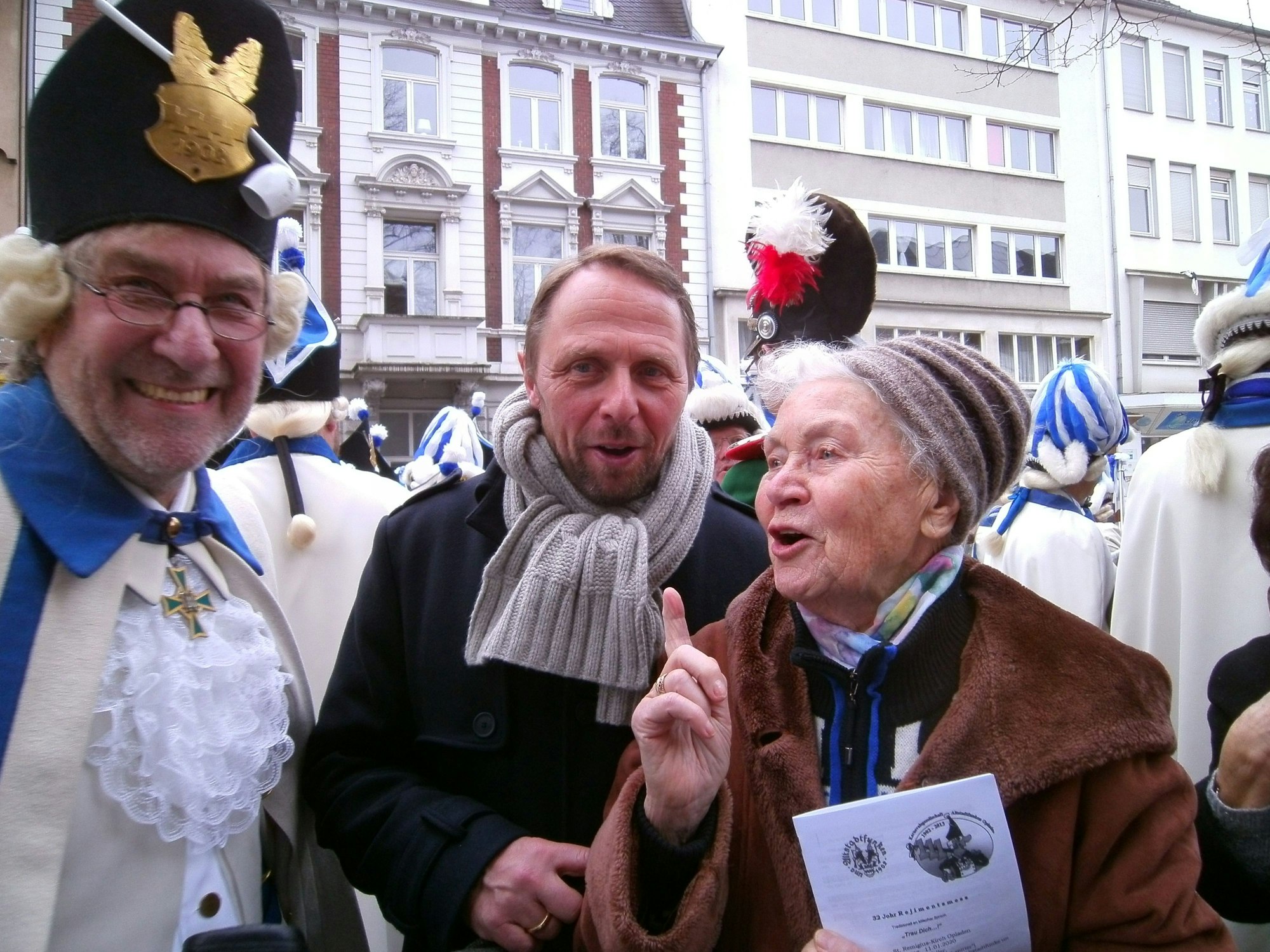 Josephina Margareta Fülle. Mit Uwe Richrath und Norbert Roß von den Altstadtfunken.