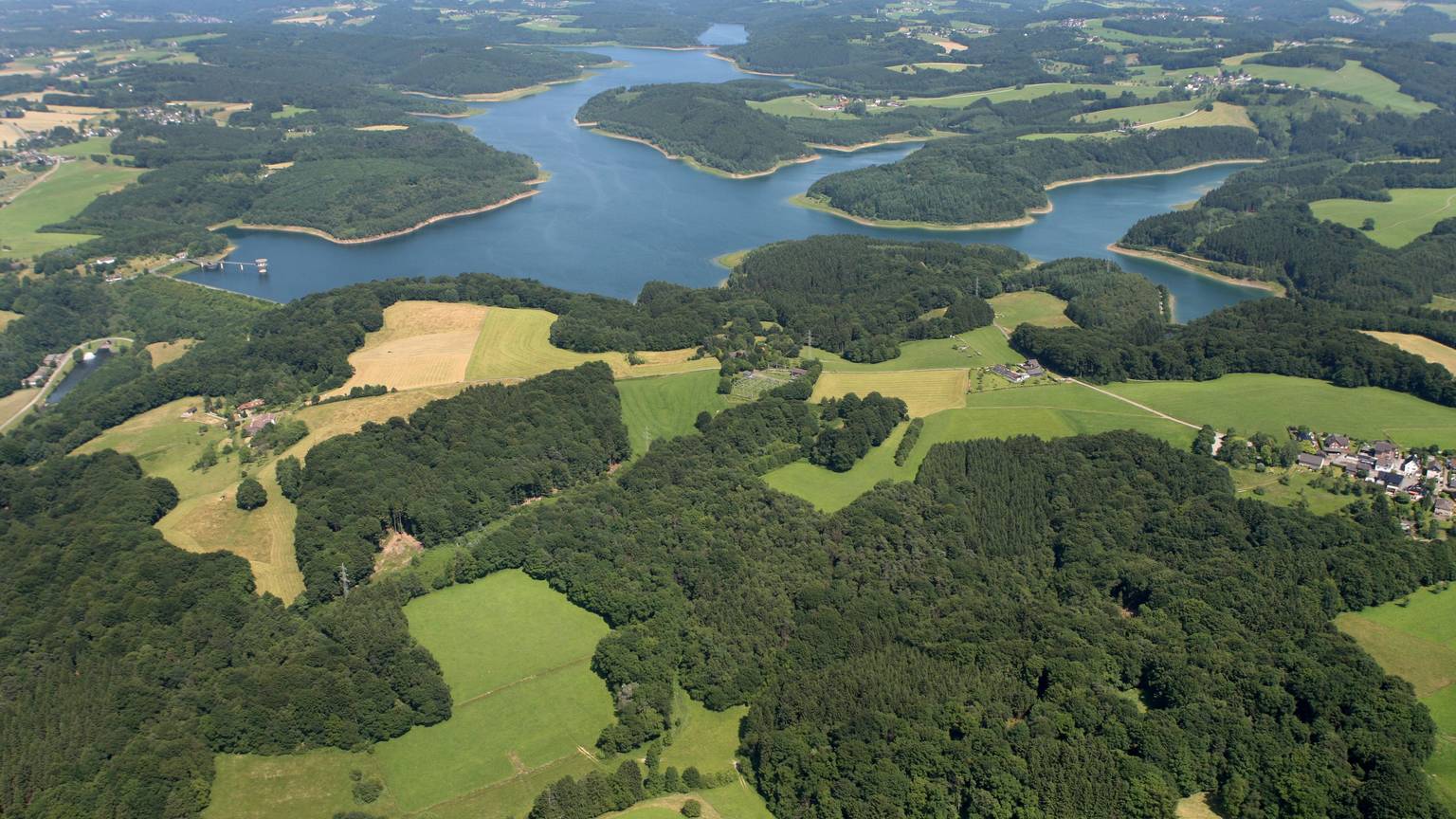 Luftbild der Großen Dhüntalsperre