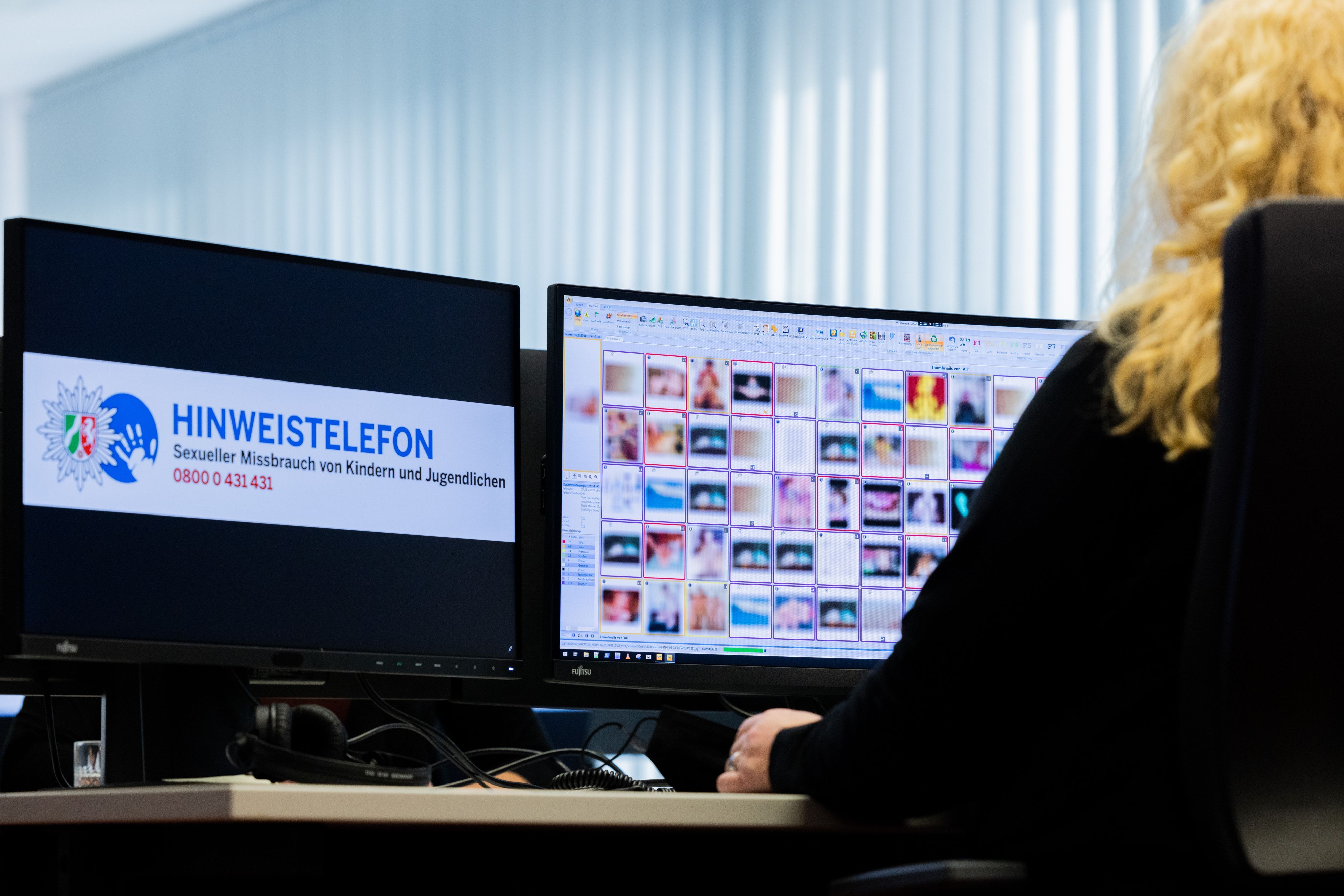 Eine Ermittlerin sitzt vor Monitoren mit unkenntlich gemachten Fotografien, die teilweise sexuellen Missbrauch zeigen, am Hinweistelefon im Landeskriminalamt. Im Kampf gegen Darstellungen sexuellen Missbrauchs von Kindern hält der Kinderschutzbund einen unbegründeten Eingriff in verschlüsselte Kommunikation nicht für nötig. (Illustration zu dpa: Kinder- oder Datenschutz - Was tun im Kampf gegen Kinderpornografie?) +++ dpa-Bildfunk +++