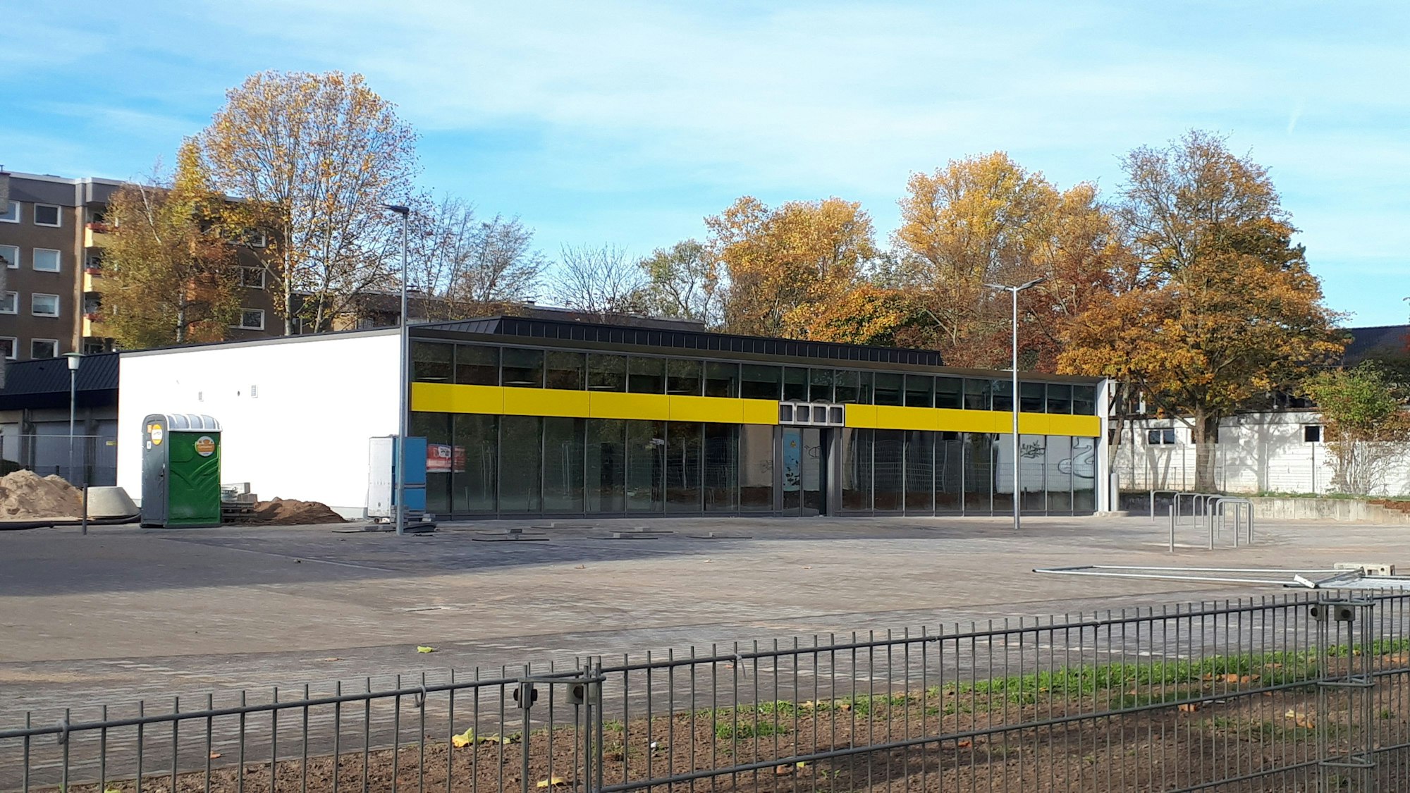 Die Baustelle des neuen Netto-Supermarkts im Zentrum von Bilderstöckchen.