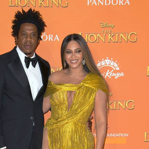 Die Sänger Jay-Z und Beyonce lächeln bei ihrer Ankunft zur "Lion King"-Premiere. Sie geht mit den meisten Gewinnchancen in die kommende Grammy-Preisverleihung. Beyonce und ihr Ehemann und Rapper Jay-Z hätten nun beide jeweils in ihrer Karriere insgesamt 88 Grammy-Nominierungen eingeheimst - und damit mehr als jeder andere Musik-Star.