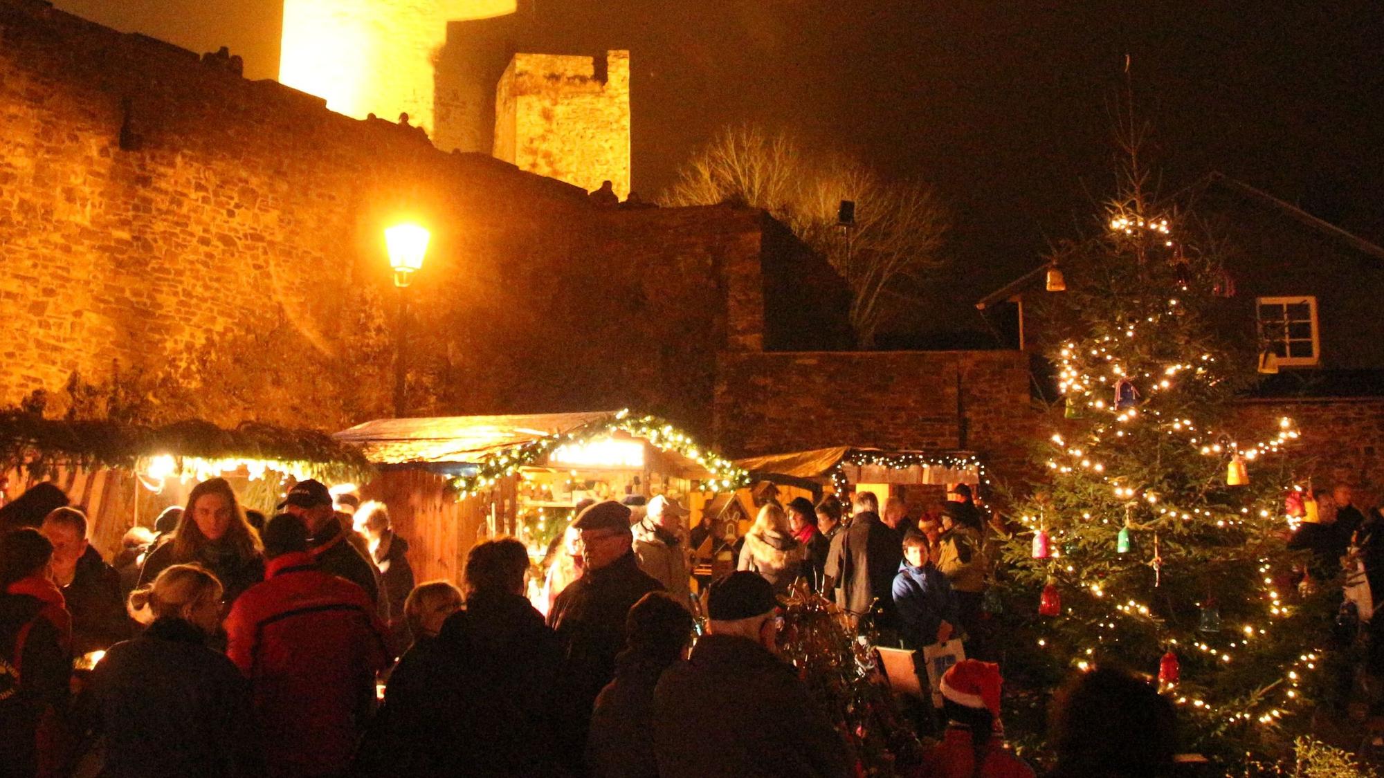 Lichter Weihnachtsmarkt Burg Reifferscheid, Eifel