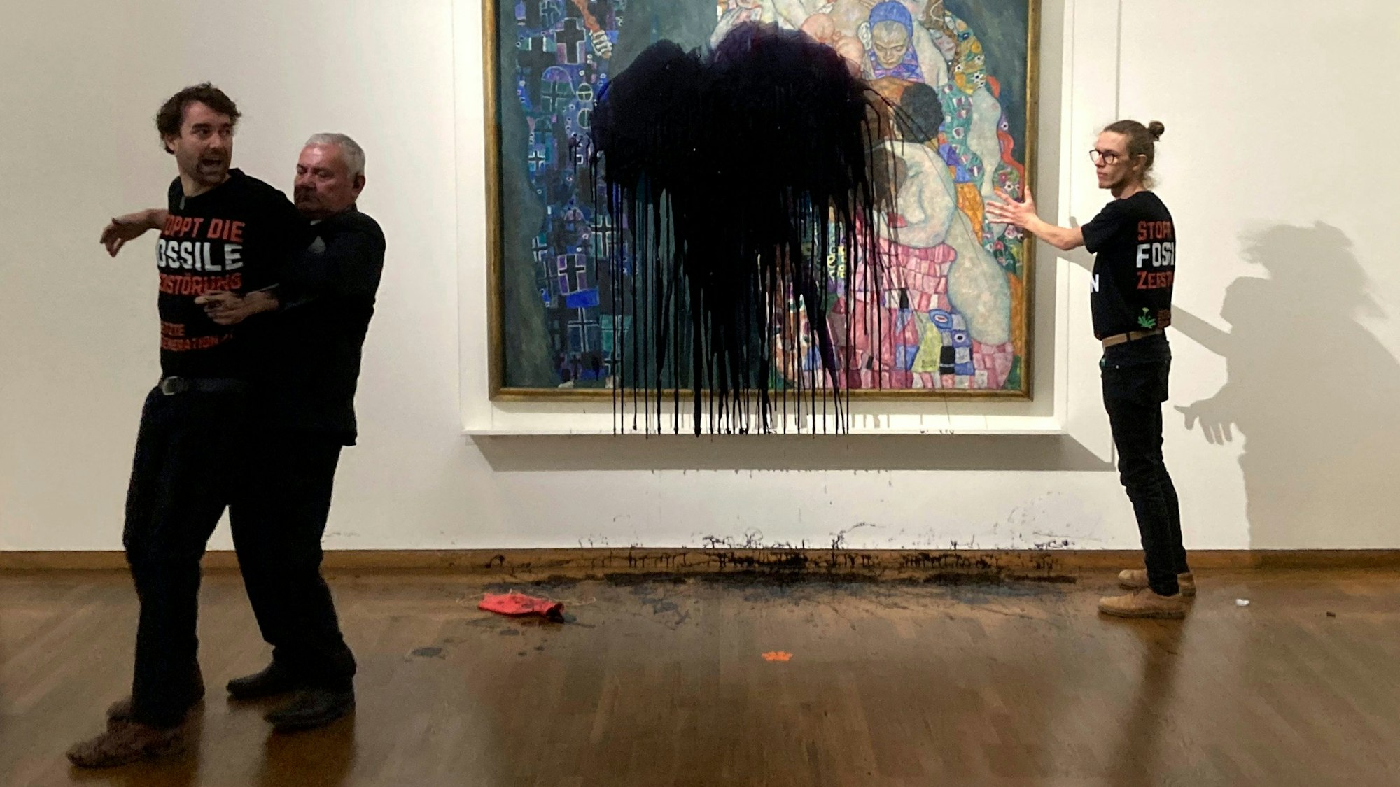 Das mit Öl beschmierte Kunstwerk von Gustav Klimt im Leopold Museum.