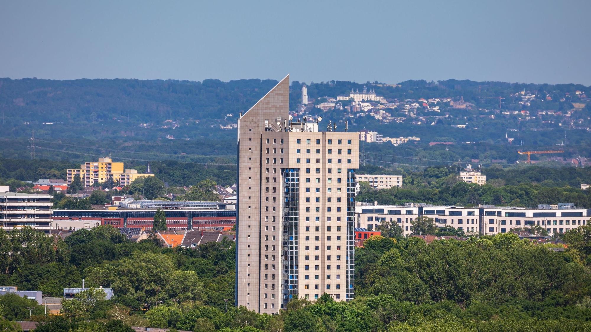 Das Gebäude eines Studentenwohnheim am Deutzer Ring an der Technischen Hochschule.