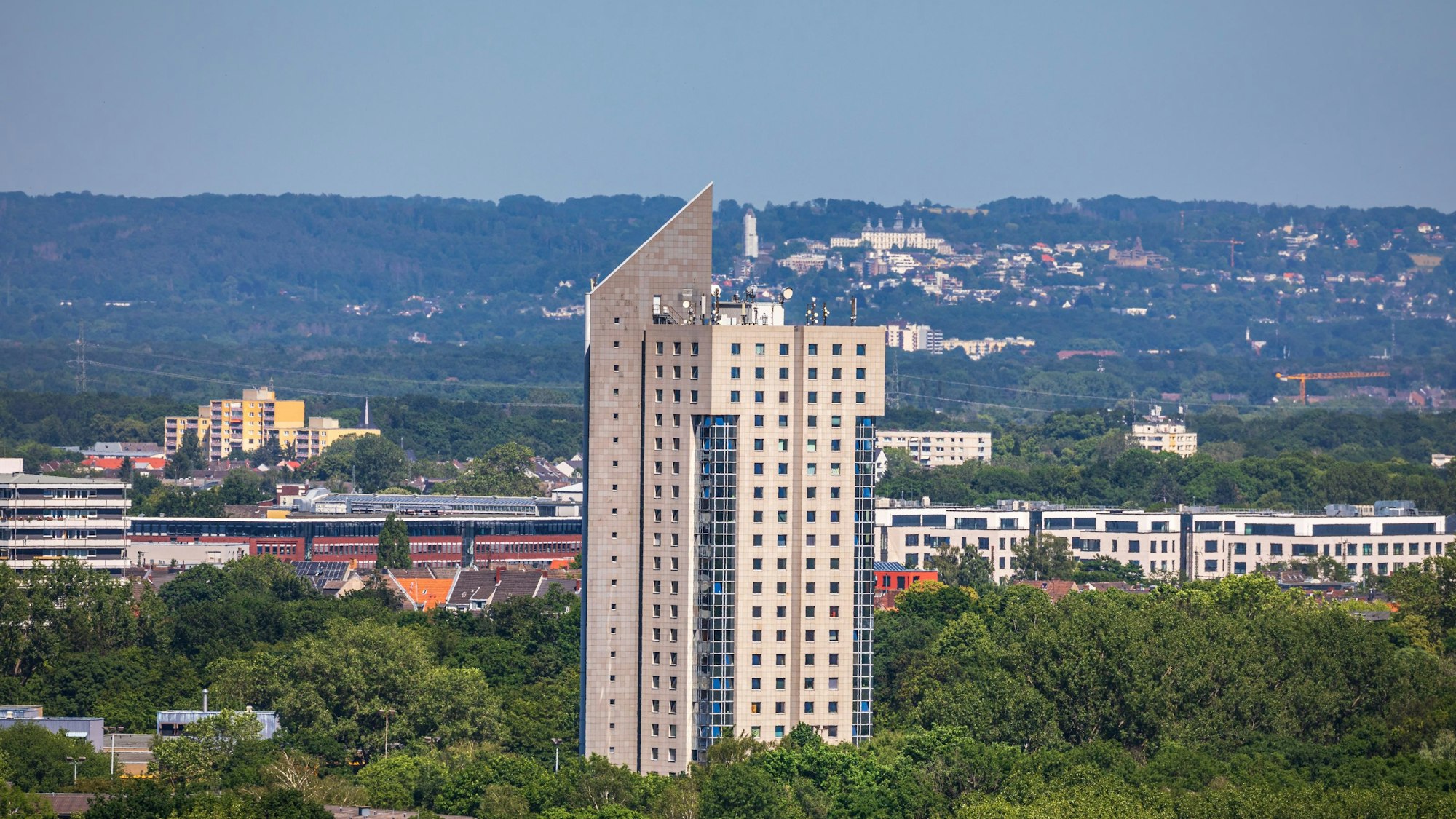Das Gebäude eines Studentenwohnheim am Deutzer Ring an der Technischen Hochschule.