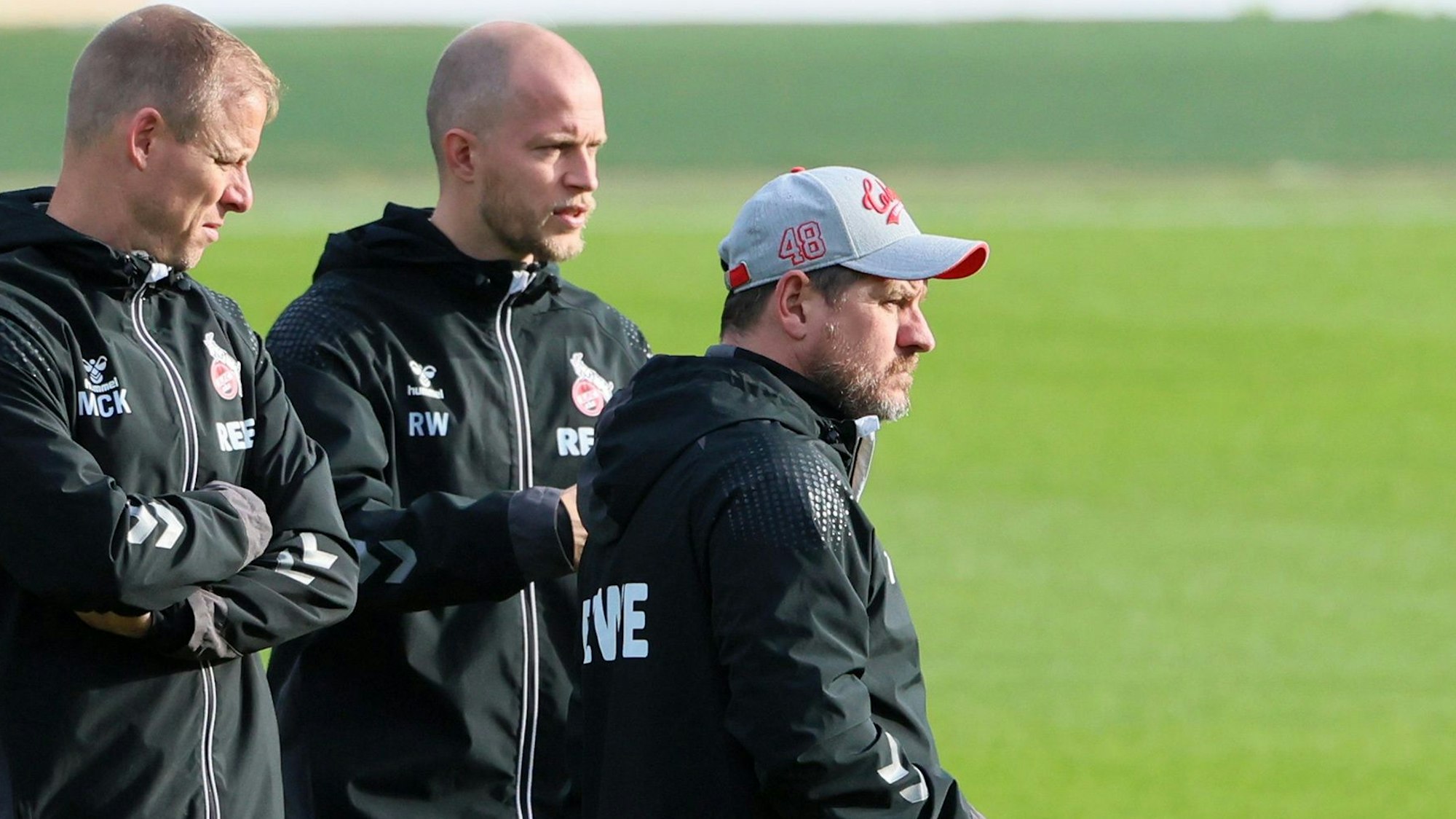FC-Trainer Steffen Baumgart mit seinem Trainerteam