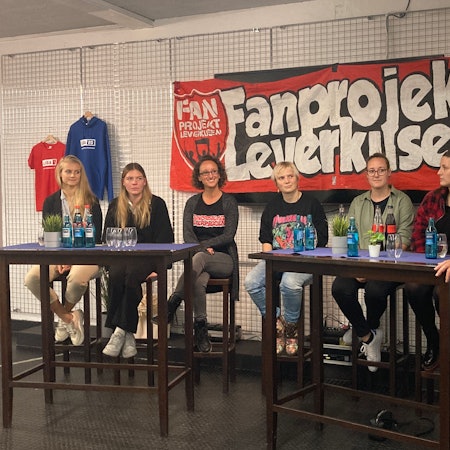 Stadtdirektor Marc Adomat mit den Teilnehmerinnen des Podiumsgesprächs.