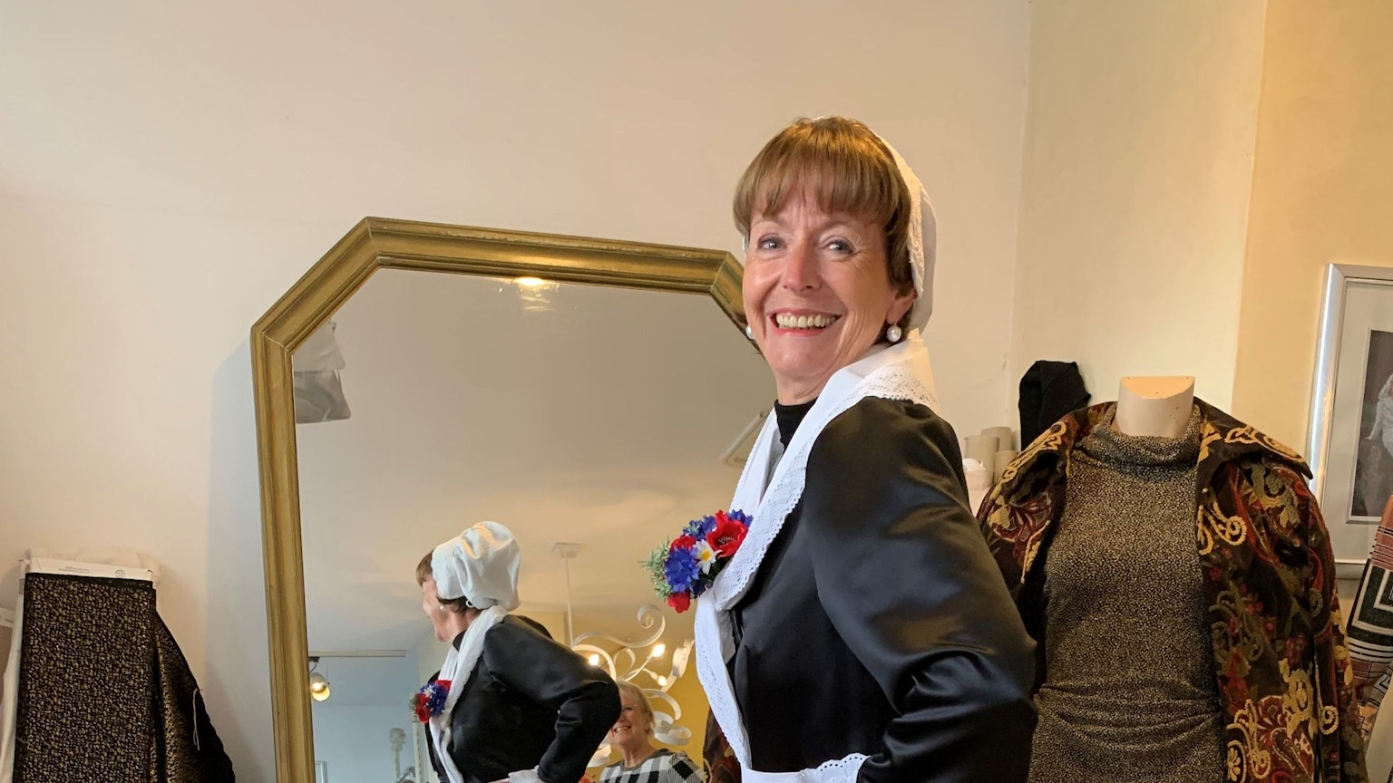 Kölner OB Henriette Reker trägt das historische Kostüm der Hellije Knäächte und Mägde.