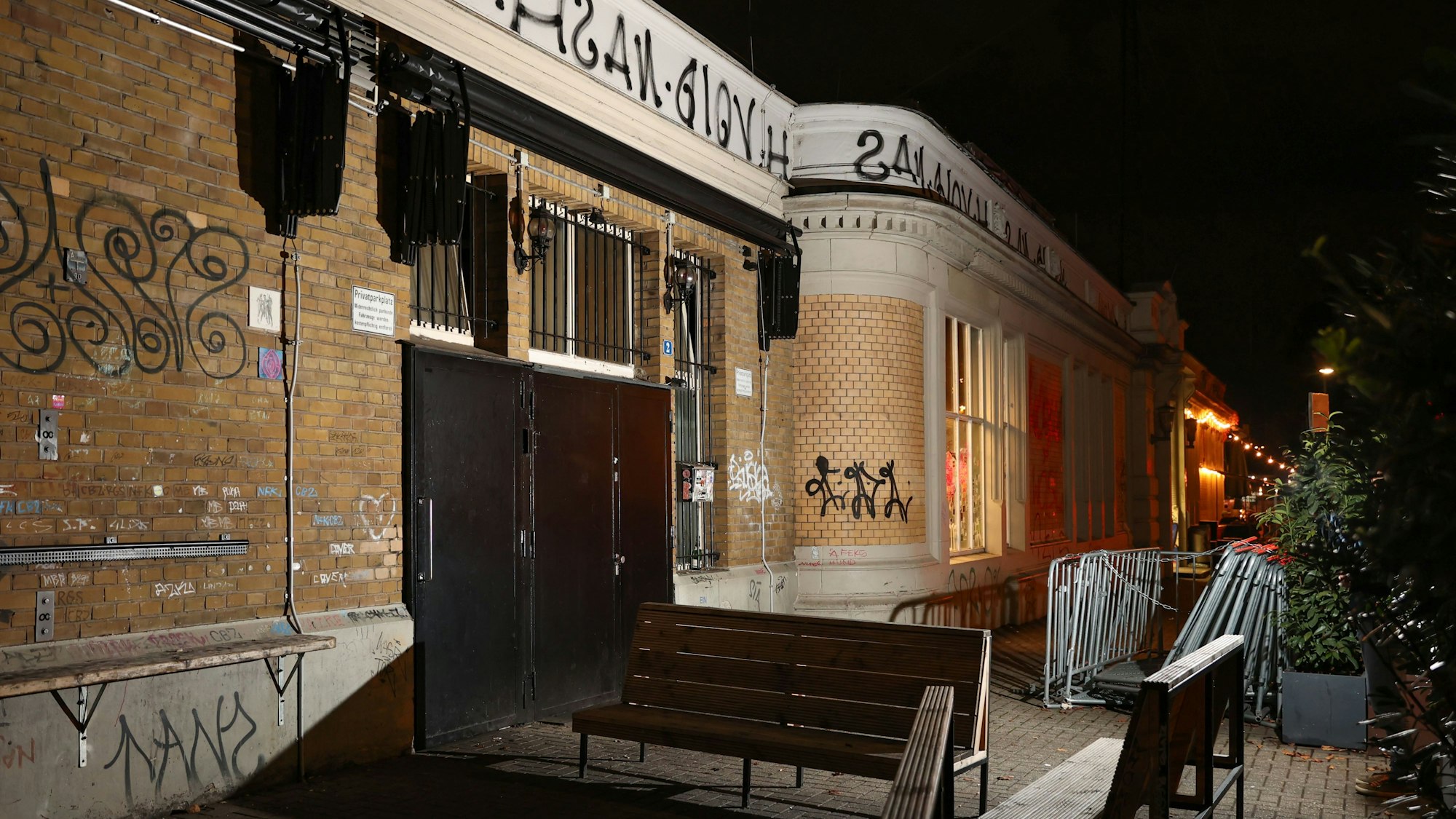 Das Gewölbe am Bahnhof West neben dem Club das scheue Reh
bei Nacht von Außen.