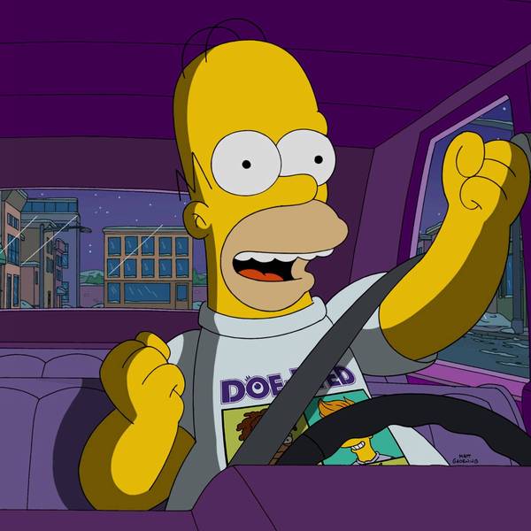 Auf einem Screenshot aus der Serie „Die Simpsons“ sind die Charaktere Homer und Lisa zu sehen, die in einem Auto sitzen.