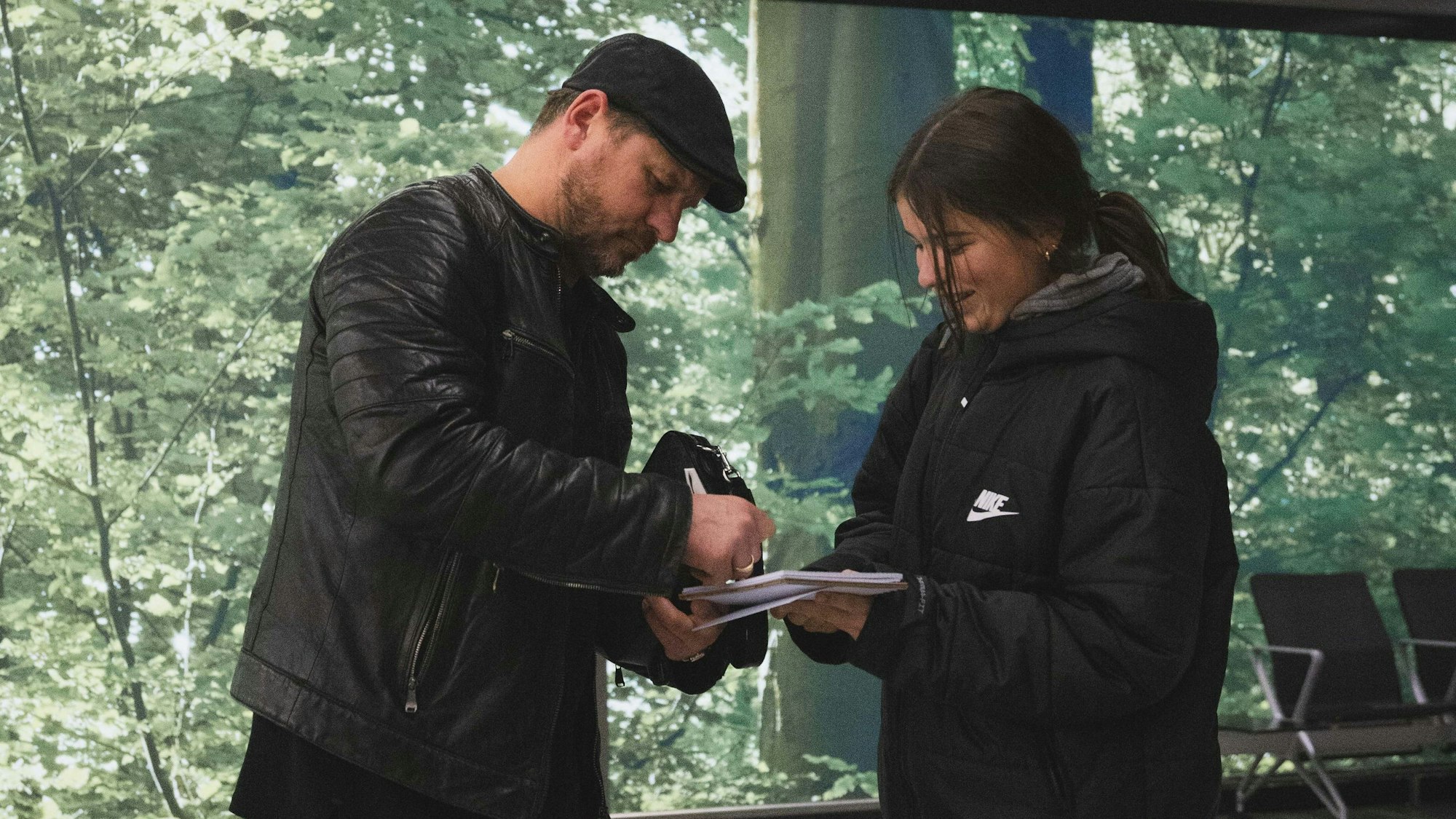 FC-Trainer Steffen Baumgart am Flughafen Frankfurt