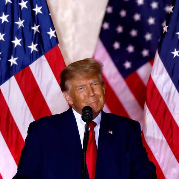 Der ehemalige US-Präsident Donald Trump spricht im Mar-a-Lago Club in Palm Beach.