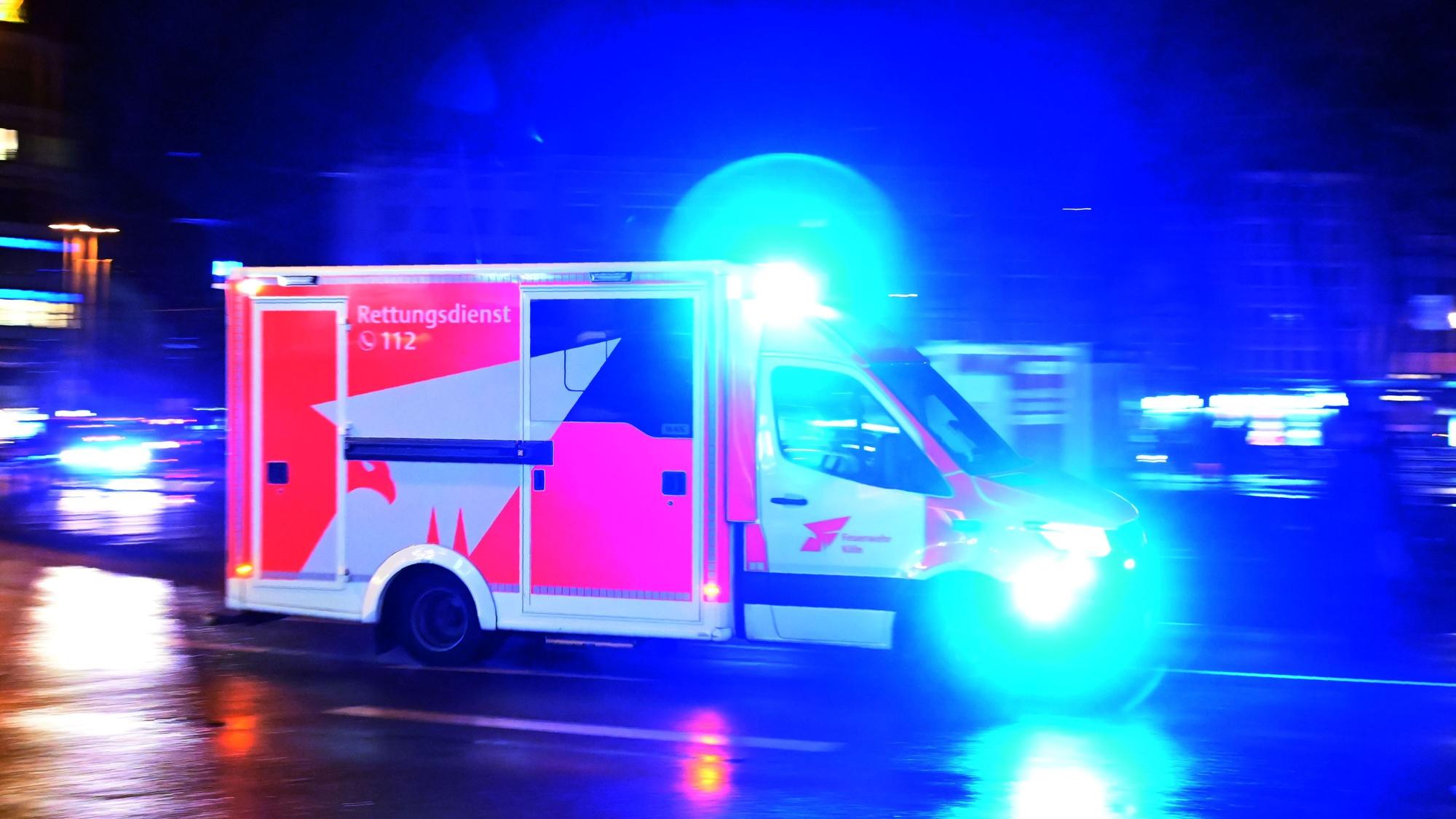 Ein Rettungswagen der Kölner Feuerwehr (Symbolbild).