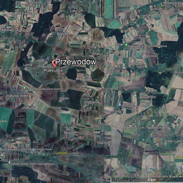 Die Google-Earth-Luftaufnahme zeigt die Region um den Ort Przewodow in Polen nahe der Grenze zur Ukraine (rechts).