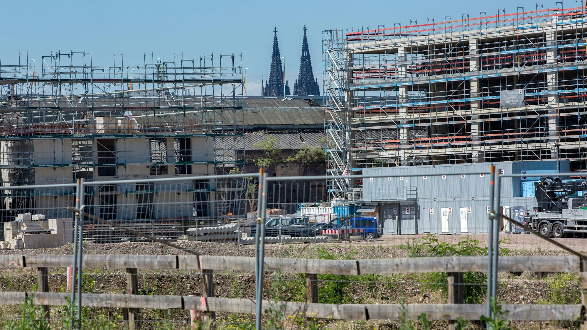 Das Bild zeigt eines der größten Baugebiete im Rechtsrheinischen.