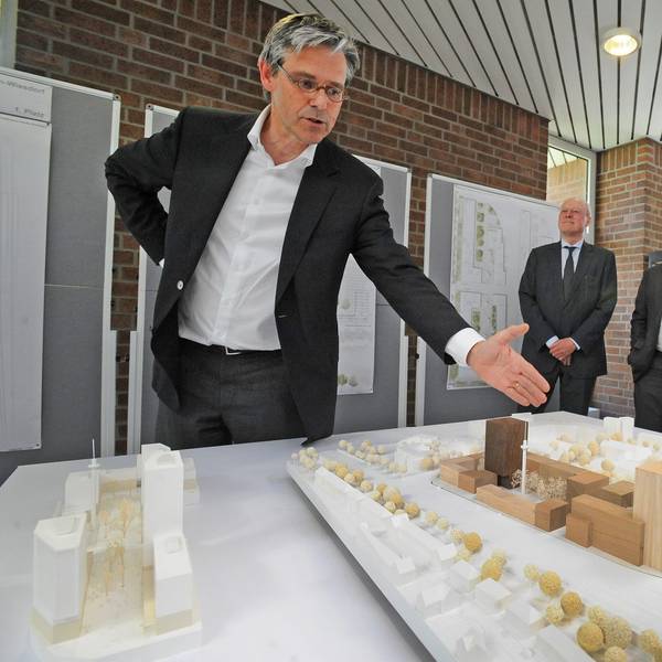 Planung für das Postgelände in Wiesdorf im Modell, vorgestellt von Architekt Ferdinand Heide