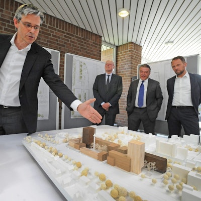 Planung für das Postgelände in Wiesdorf im Modell, vorgestellt von Architekt Ferdinand Heide