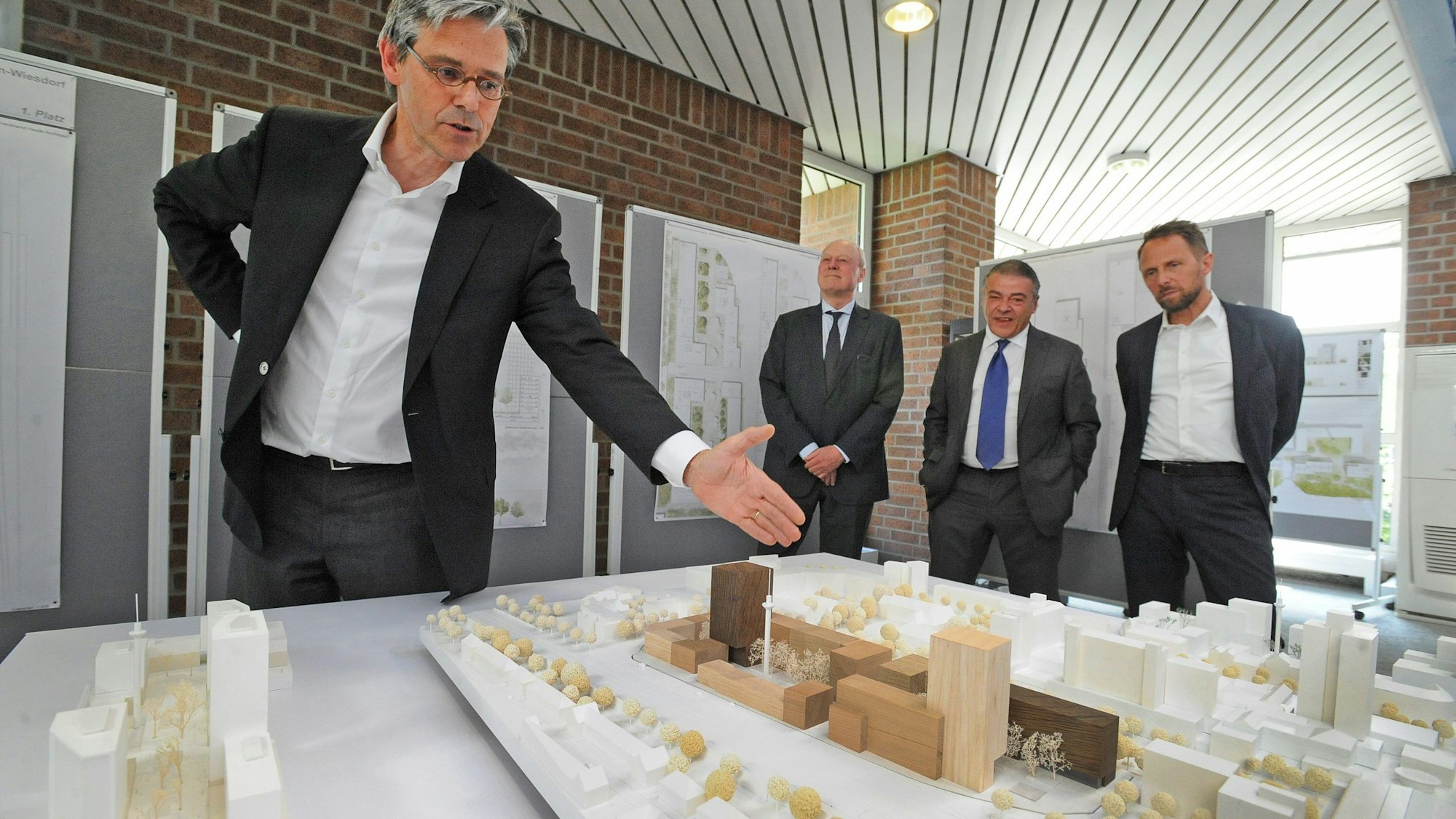 Planung für das Postgelände in Wiesdorf im Modell, vorgestellt von Architekt Ferdinand Heide