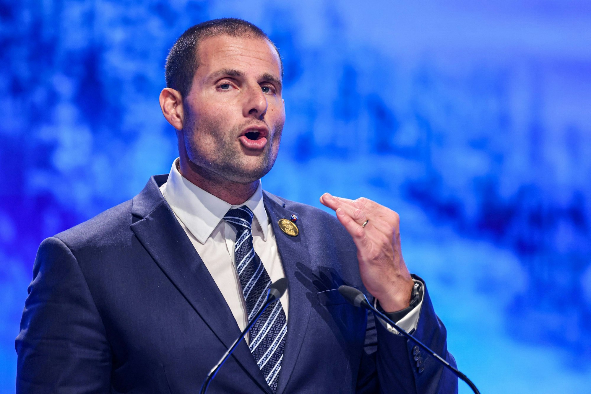 Maltas Premierminister Robert Abela hält eine Rede.