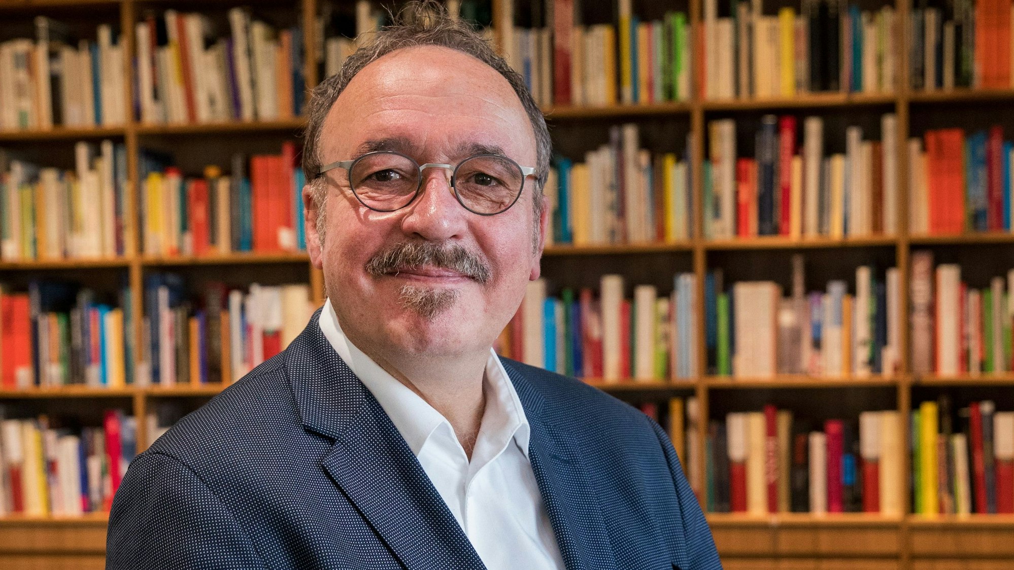 Das Bild zeigt den früheren Museumsdirektor Mario Kramp.