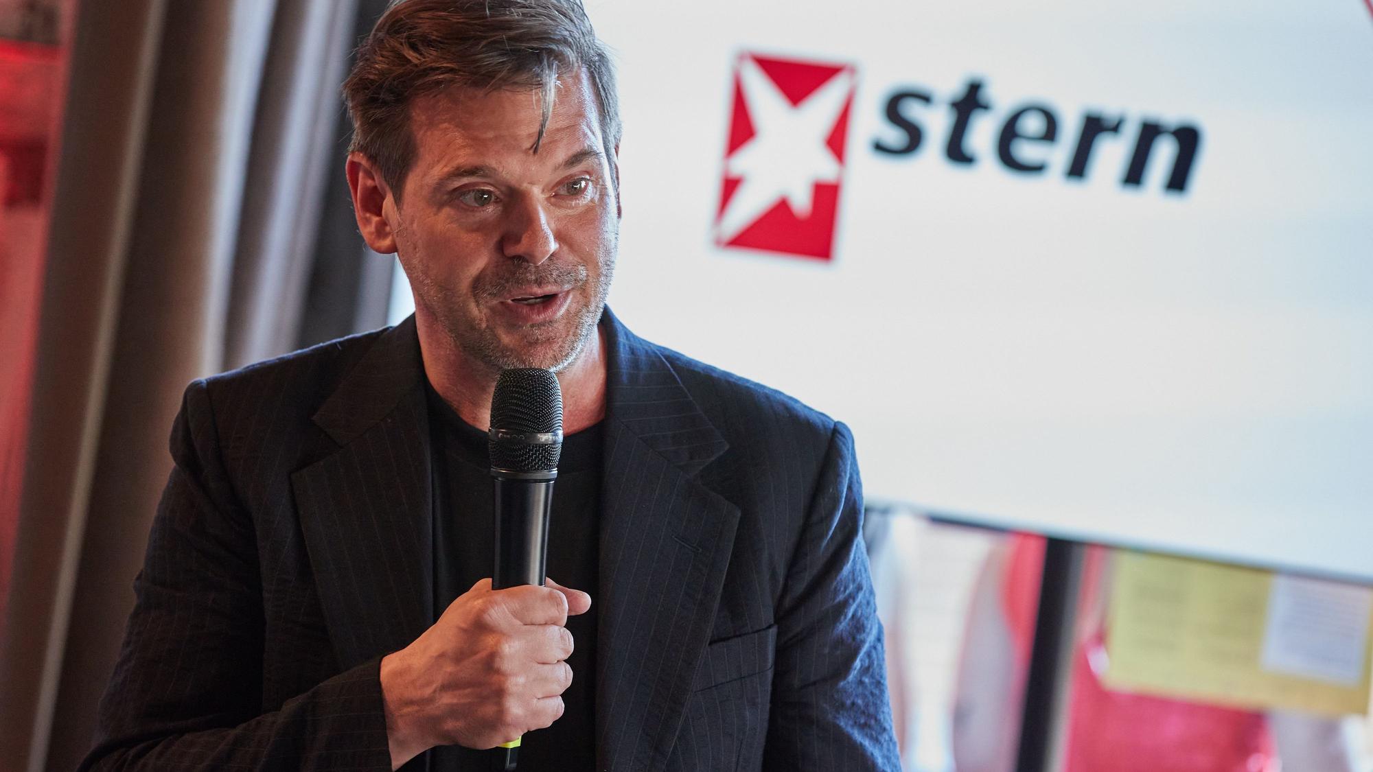 Gregor Peter Schmitz, Chefredakteur stern, spricht am 16.11. 2022 während der Verleihung des STERN Preises 2022 im Restaurant Hobenköök.