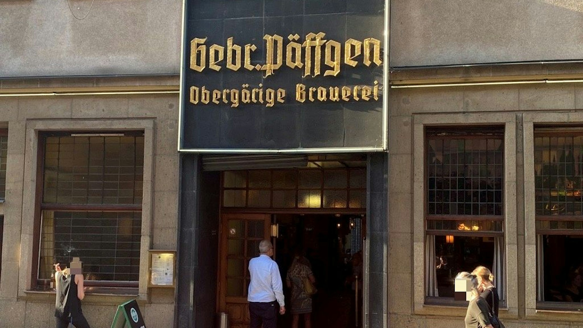 Brauhaus Päffgen an der Friesenstraße in Köln von außen.