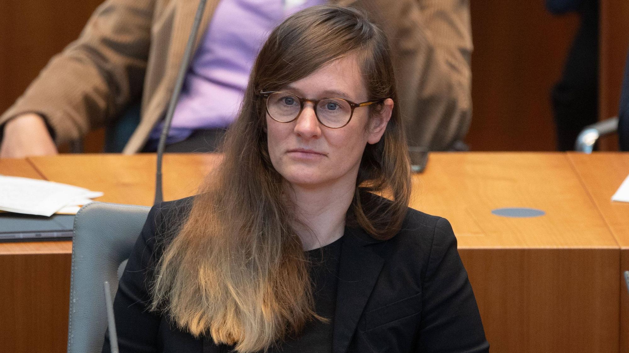 Die Landtagsabgeordnete der SPD, Christina Kampmann, ist während einer Plenarsitzung des Landtags Nordrhein-Westfalen zu sehen.