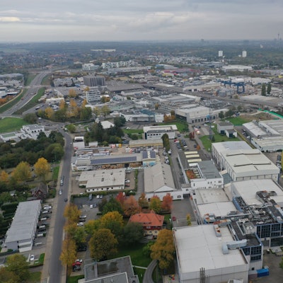 Die Gewerbegebiete Kalscheuren und Efferen aus einem Flugzeug fotografiert.