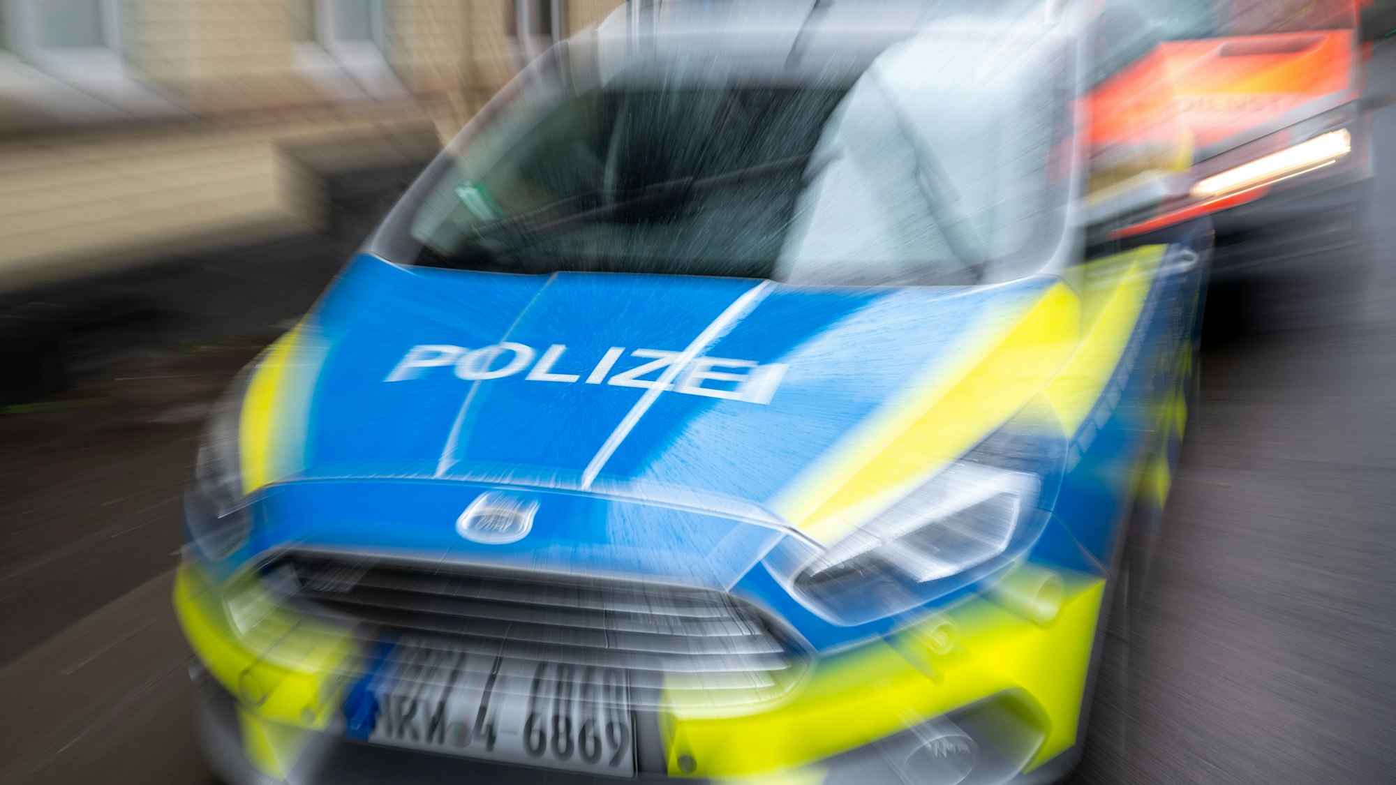 Einsatzfahrzeug der Köln Polizei.