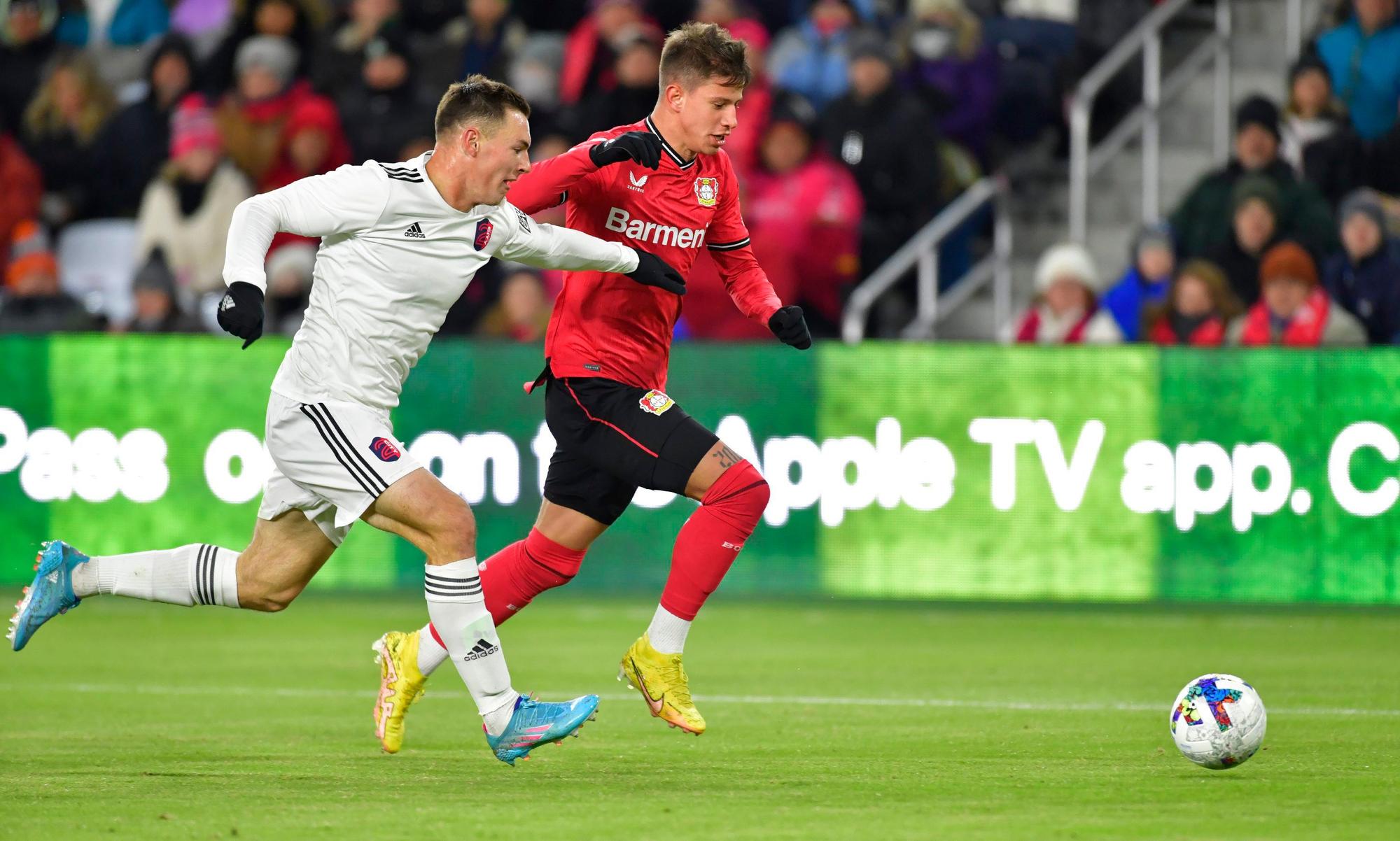 Bayer 04 Leverkusens Stürmer Adam Hlozek im Testspiel gegen St. Louis