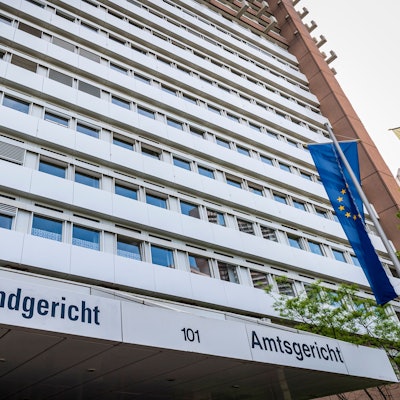 Außenansicht von Landgericht und Amtsgericht Köln auf der Luxemburger Straße in Köln Sülz.