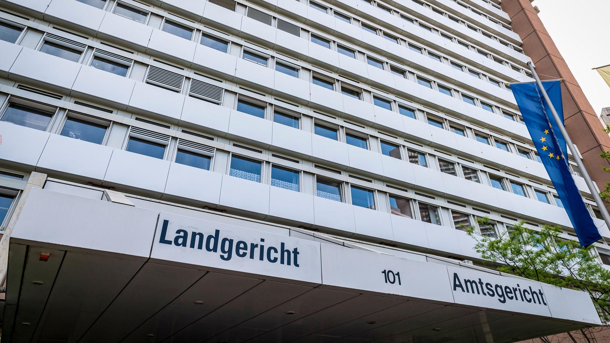 Außenansicht des Land- und Amtsgerichts Köln auf der Luxemburger Straße in Köln Sülz.