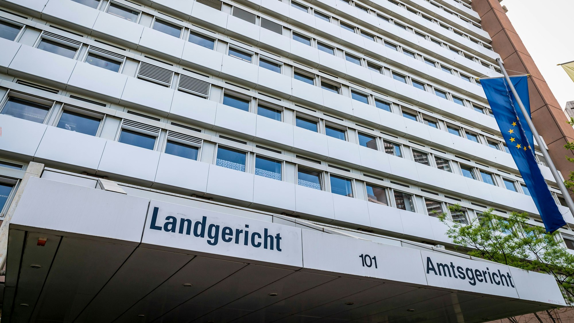 Außenansicht des Land- und Amtsgerichts Köln auf der Luxemburger Straße in Köln Sülz.