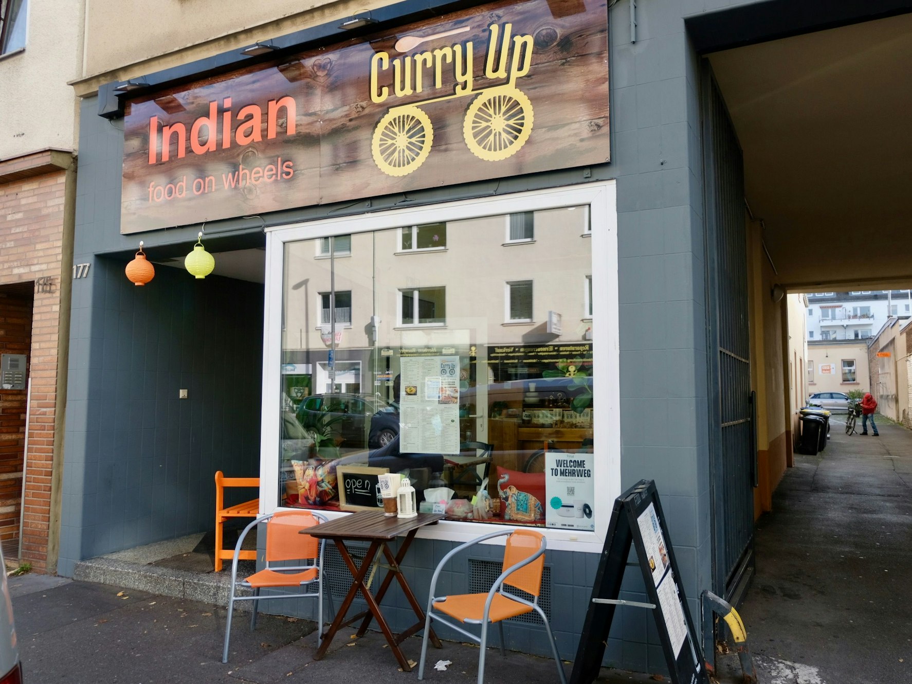 Das neue indische Imbiss-Restaurant Curry Up an der Berrenrather Straße.