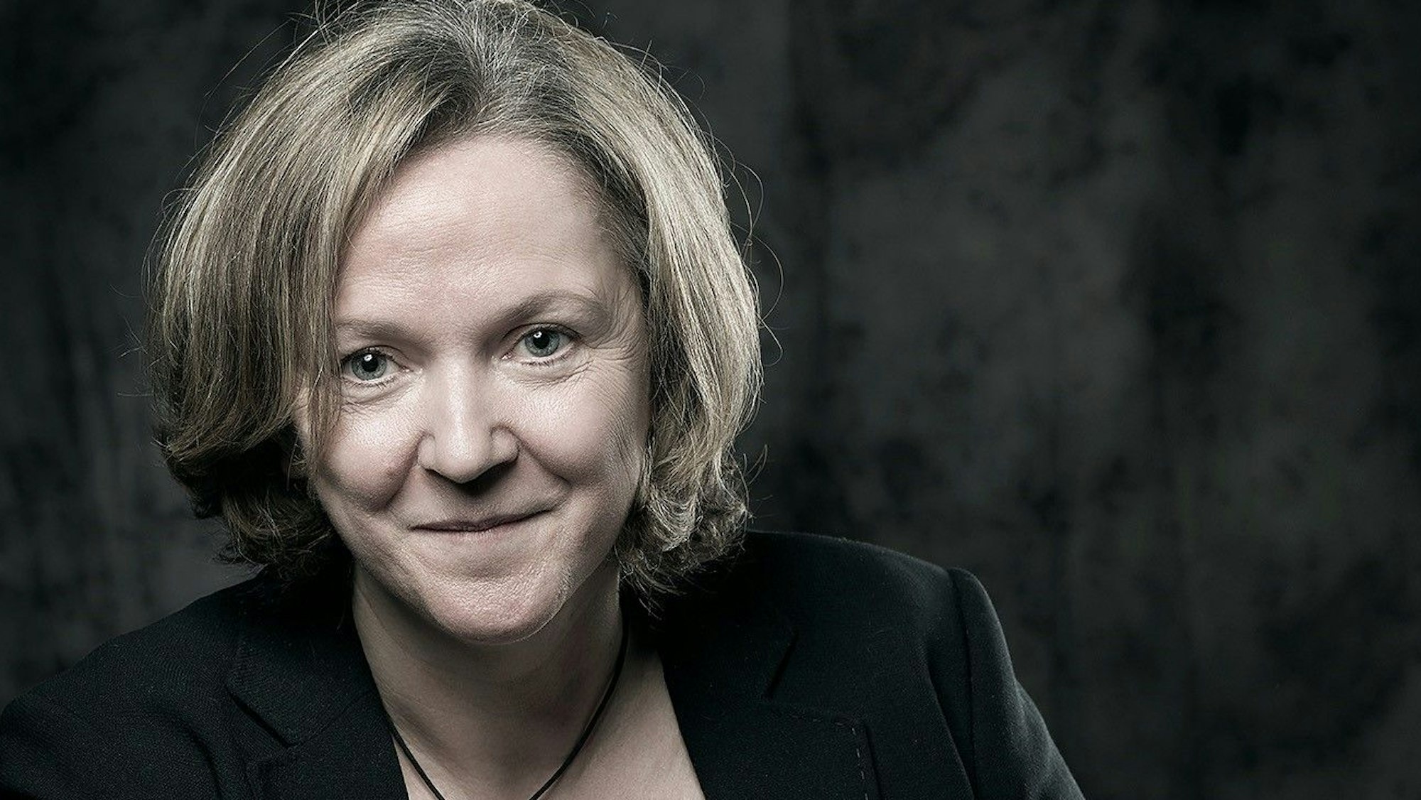 Claudia Herweg, Kölnerin und Präsidentin des Deutschen Tischtennis-Bundes, schaut in die Kamera.