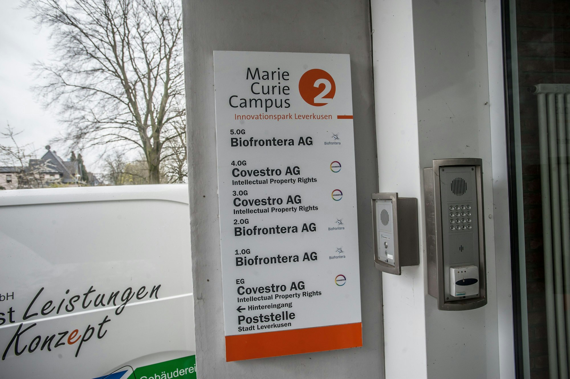 Firmenschild von Biofrontera im Innovationspark Leverkusen