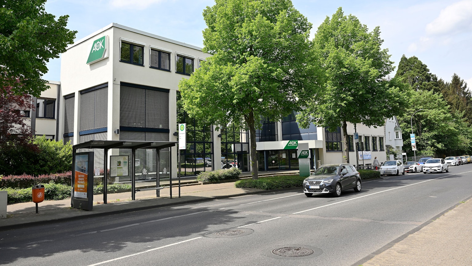 Das AOK-Gebäude an der Bensberger Straße in Bergisch Gladbach-Heidkamp