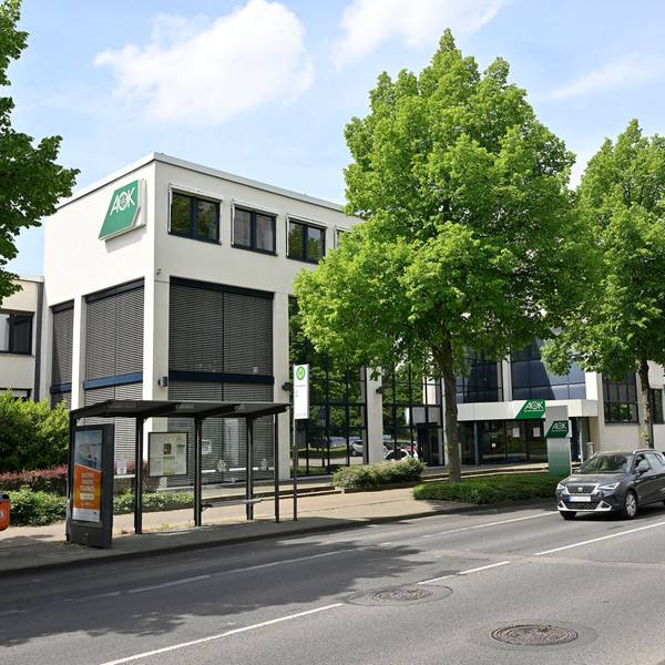 Das AOK-Gebäude an der Bensberger Straße in Bergisch Gladbach-Heidkamp